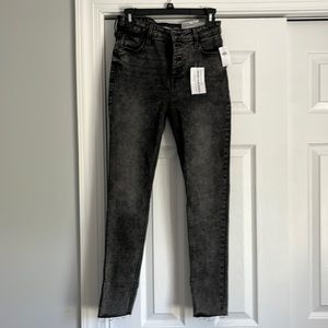 NEVER WORN SIZE 6 OLD NAVY JEANS